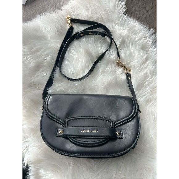 Michael Kors Cary Leather Saddle Crossbody bag Magnetic flap closure bag black h - Picture 1 of 11